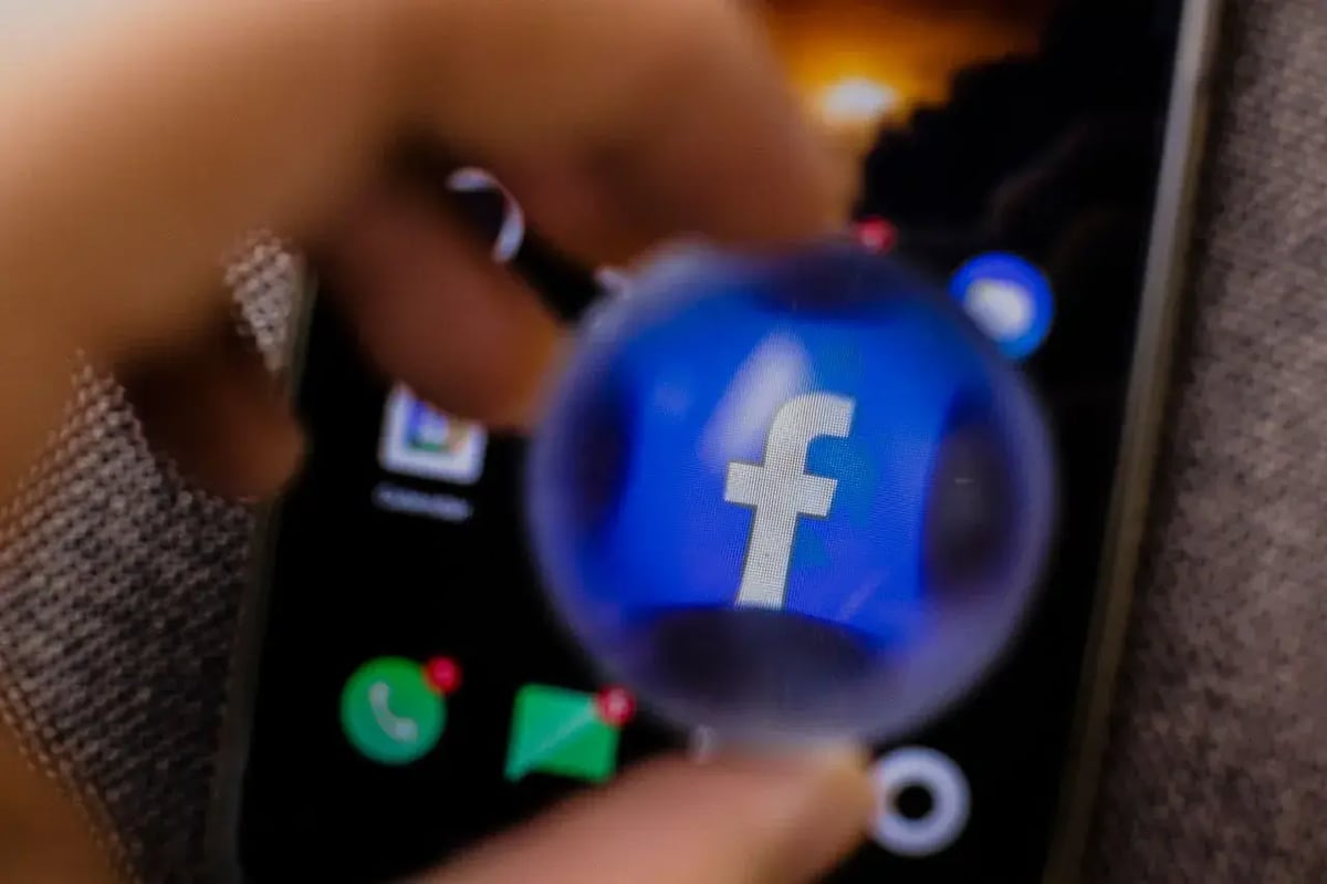 a zoomed in lock at the facebook logo